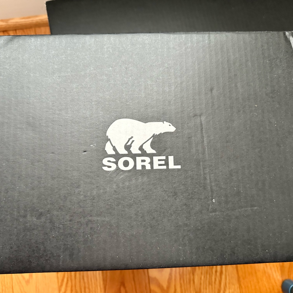 NWT Sorel Mens Waterproof Sneaker